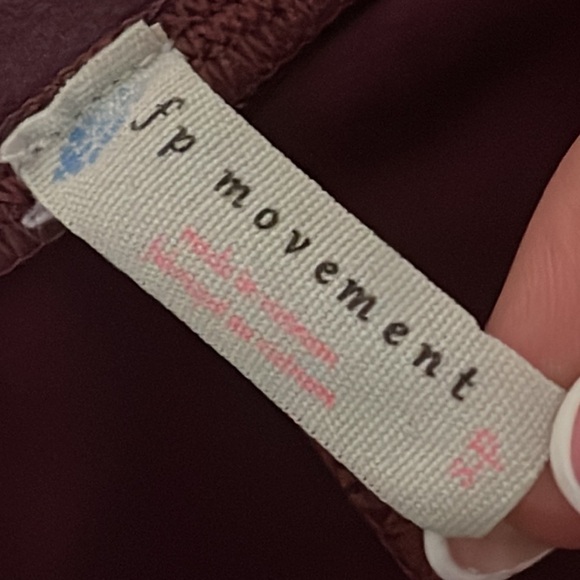 FREE PEOPLE MOVEMENT CROPPED CUTOUT LEGGINGS PLUM SIZE EXTRA SMALL - Picture 8 of 8